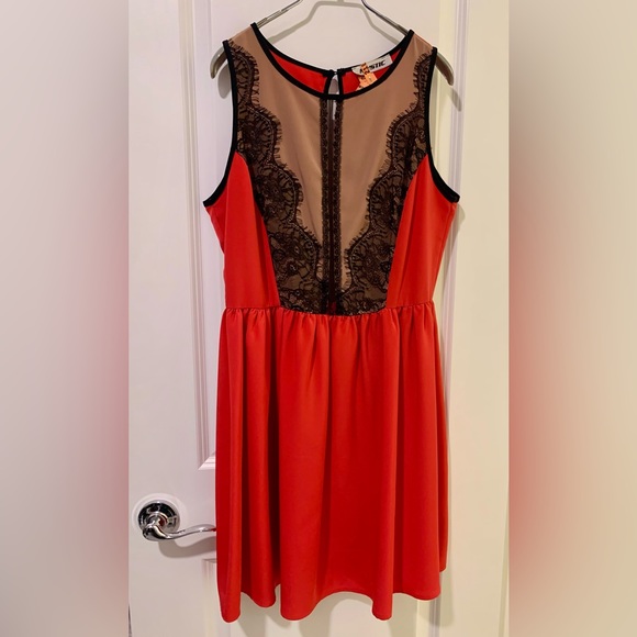 Cute holiday or wedding attendance dress! - Picture 1 of 3